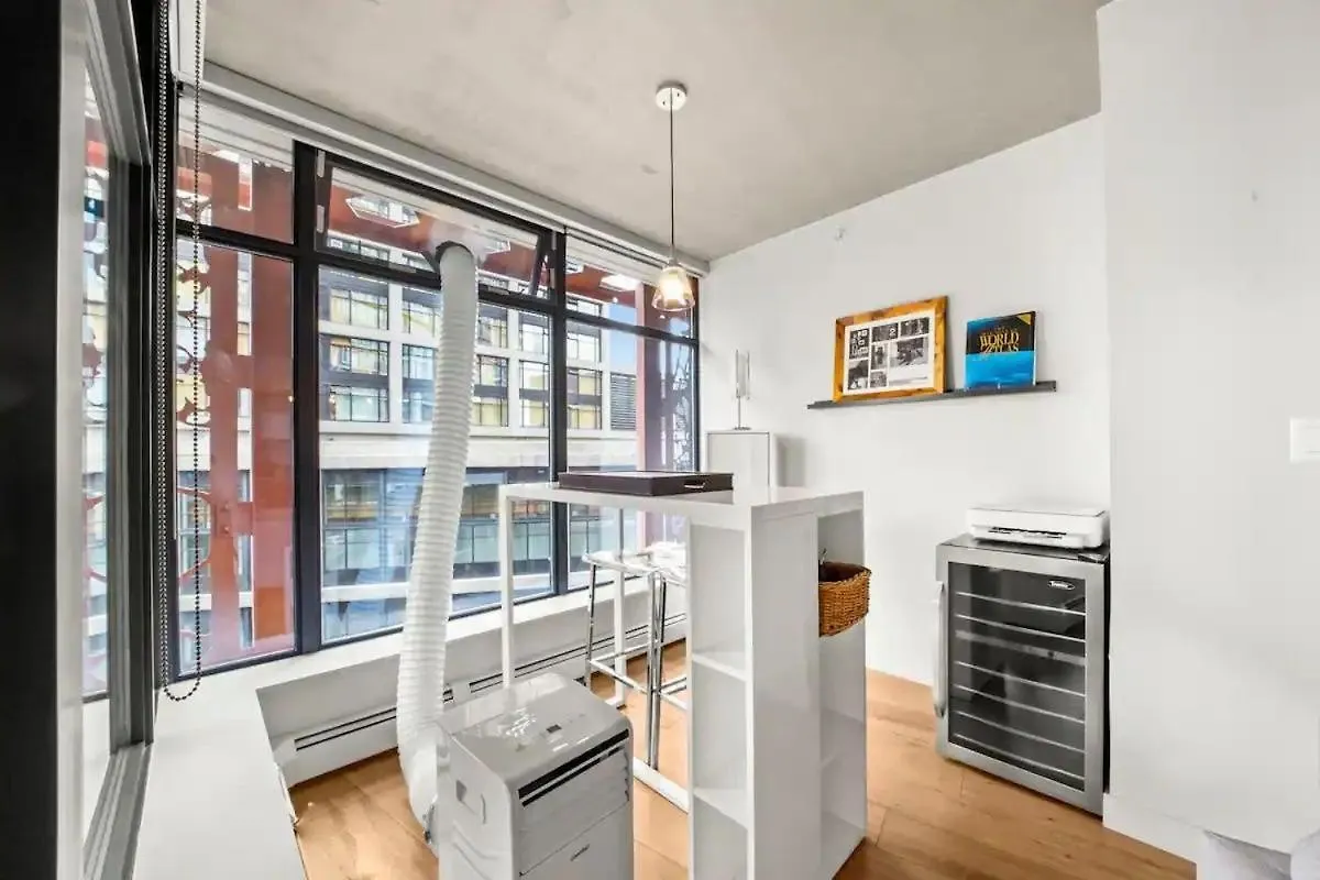וונקובר Modern Condo In Downtown Two Bedroom Parking Lot דירה