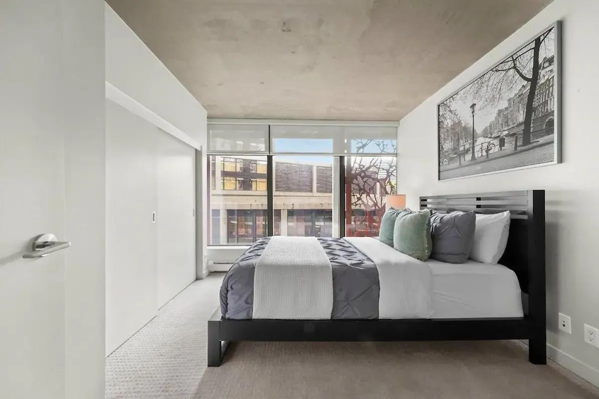 וונקובר Modern Condo In Downtown Two Bedroom Parking Lot קנדה