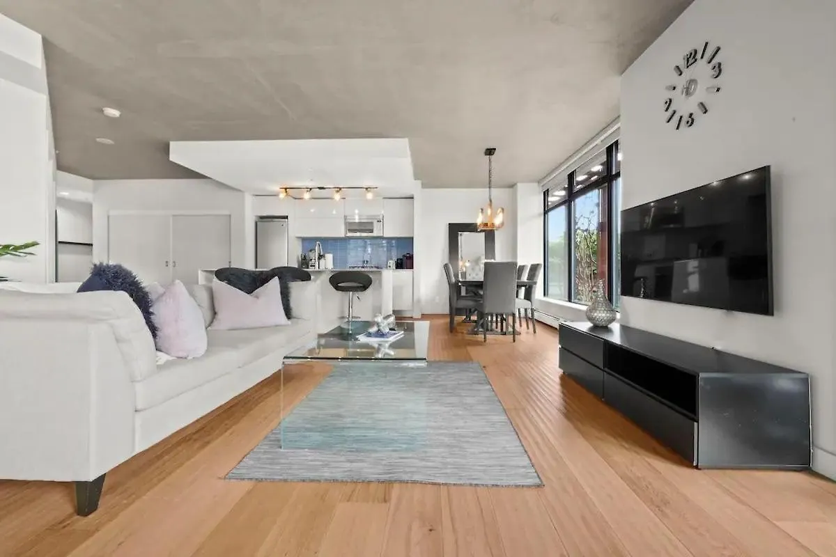 Διαμέρισμα Modern Condo In Downtown Two Bedroom Parking Lot Βανκούβερ